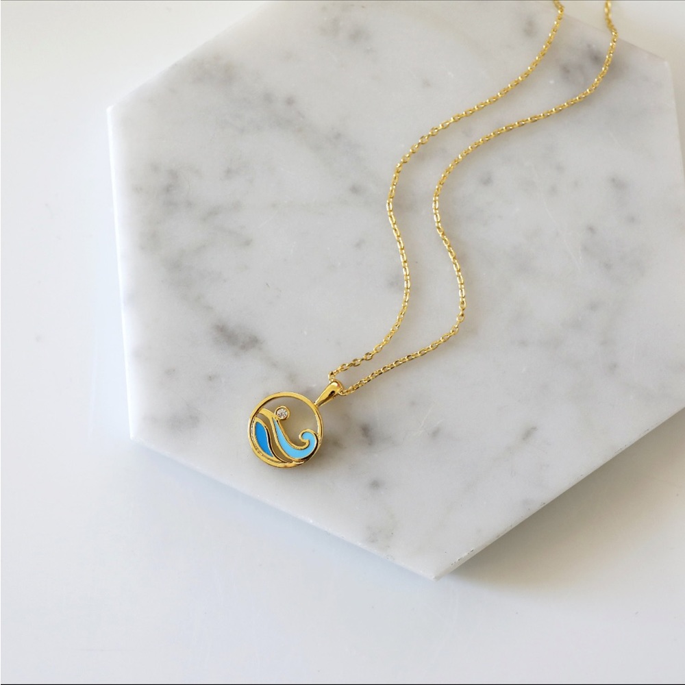 Wave and sun circle pendant necklace - Picture 7 of 8